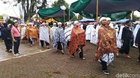 Tradisi tersebut digelar setiap satu tahun sekali pada bulan Robiul Awal atau Maulud. Nyangku juga sekaligus sebagai peringatan Maulid Nabi Muhammad SAW. (Dadang Hermansyah/detikTravel)