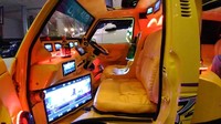 Tak mau kalah dengan mobil-mobil modern yang mengikuti kontes modifikasi Blackauto Battle 2018 Surabaya. Mobil Hijet 1000 tahun keluaran 1994, juga ikut nangkring dalam ajang ini. Foto: Deny Prastyo Utomo