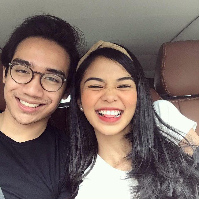 Menjalin hubungan jarak jauh dengan Tyra tak membuat hubungan mereka jadi dingin. Mereka masih sering mengunggah foto berdua, bahkan lebih banyak dari foto sendiri. Foto: Dok. Instagram/aaziefkhalid