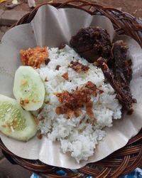 Pedas Berempah Nasi Bebek Madura yang Mantap Mengenyangkan