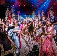 Rangkaian pesta pernikahan Priyanka Chopra dan Nick Jonas di Jodhpur, India, berlangsung meriah. Sebuah kompetisi menari bahkan digelar untuk menyemarakkan acara tersebut. Di acara itu, Priyanka berbalut kostum India dalam nuansa glamor bak ratu Bollywood.  Foto: Instagram/@priyankachora