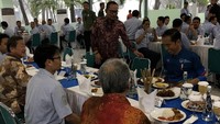 Selain menyaksikan prosesi ekspor motor Yamaha ke 1,5 juta unit, Jokowi juga menyempatkan makan siang di kantin karyawan Yamaha. Foto: Ray Jordan/detikcom
