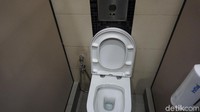 Masjid ini juga bersih dijamin membuat nyaman jemaahnya. Keadaan toilet duduk di Masjid Al Falah Orchard Road (Masaul/detikTravel) 