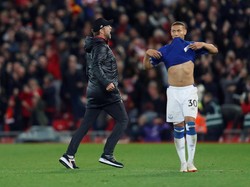 Liverpool menang 1-0 dalam laga ini. Gol kemenangan dicetak oleh Divock Origi. Juergen Klopp spontan langsung berlari ke dalam lapangan untuk merayakan gol pemainnya itu. (Foto: Lee Smith/Reuters)