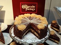 Rayakan Ulang Tahun ke 40, Toko Ini Bagikan 40.000 Cheesecake Gratis