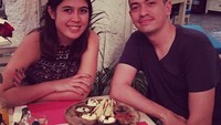 Awal November lalu, Rian dan sang istri kembali merayakan ulang tahun pernikahannya. Mereka punya momen romantis rutin yakni makan malam bersama. Foto: instagram @rianernest