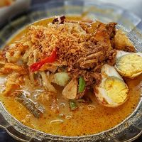 Yang Mantap Berkuah Gurih Lontong Sayur Khas Medan hingga 