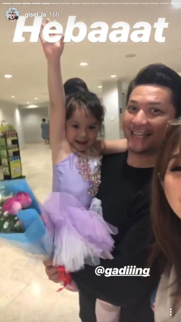 Kompak! Gisel Nonton Pertunjukan Balet Gempi Bareng Gading