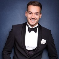 Namun nyatanya, menjadi ilmuwan belum memuaskan pria 25 tahun itu. Jack Heslewood lebih memilih menjadi model fashion pria dibanding ilmuwan. (Foto: Istimewa)