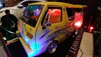 Mulai dari eksterior hingga interiornya semua telah diubah oleh pemiliknya. Bahkan, para pengunjung yang hadir terpanah saat melihatnya. Foto: Deny Prastyo Utomo