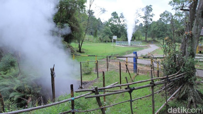 Kawasan Kawah Kamojang di perbatasan Bandung-Garut (Wisma Putra/detikTravel) Kawasan Kawah Kamojang di perbatasan Bandung-Garut (Wisma Putra/detikTravel)
