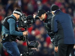 Juergen Klopp juga pergi menuju kamera. Ada kalimat yang dia sampaikan di sana. (Foto: Clive Brunskill/Getty Images)