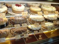 Rayakan Ulang Tahun ke 40, Toko Ini Bagikan 40.000 Cheesecake Gratis