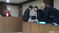 Eko terbukti melanggar Pasal 2 ayat 1 Undang-Undang Nomor 31 Tahun 1999 sebagaimana diubah dengan Undang-Undang Nomor 20 Tahun 2001 tentang Pemberantasan Tindak Pidana Korupsi juncto Pasal 55 ayat 1 ke-1 KUHP.