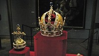 Bukan hanya bangunan saja yang tak boleh difoto. Di London, traveler dilarang keras untuk memotret Mahkota Kerajaan atau Crown Jewel beserta semua isinya di Jewel House. Alasannya karena urusan keamanan dan keagamaan (osu.edu)