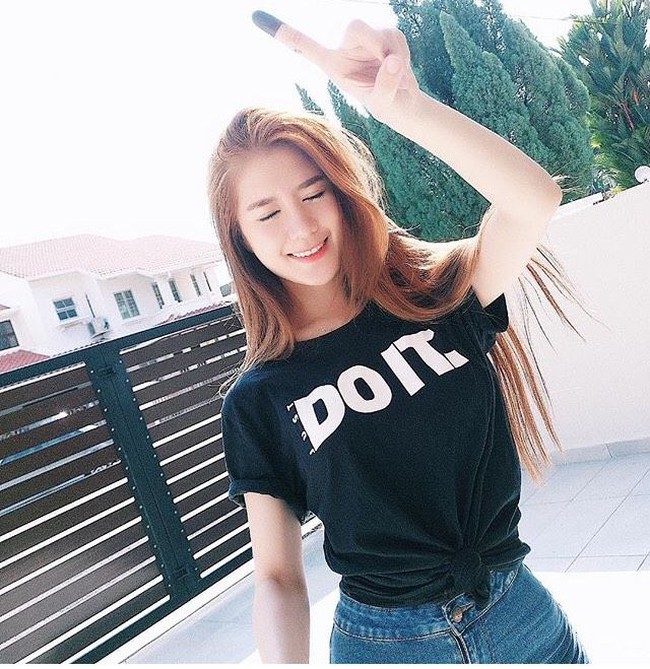 Cherry juga pernah menjadi VJ sebelum akhirnya memulai bisnis clothingnya sendiri yang diberi nama Cherry.Q Foto: dok. Instagram @cherry_quahst