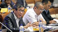 Menteri Hukum dan HAM Yasonna Laoly didampingi Dirjen Hukum dan Perjanjian Internasiona Kemenlu, Damos Dumoli Agusman.