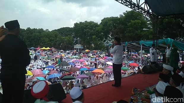 Ma'ruf Amin Batal Hadir, Ribuan Santri NU Ikuti Istigasah di Garut