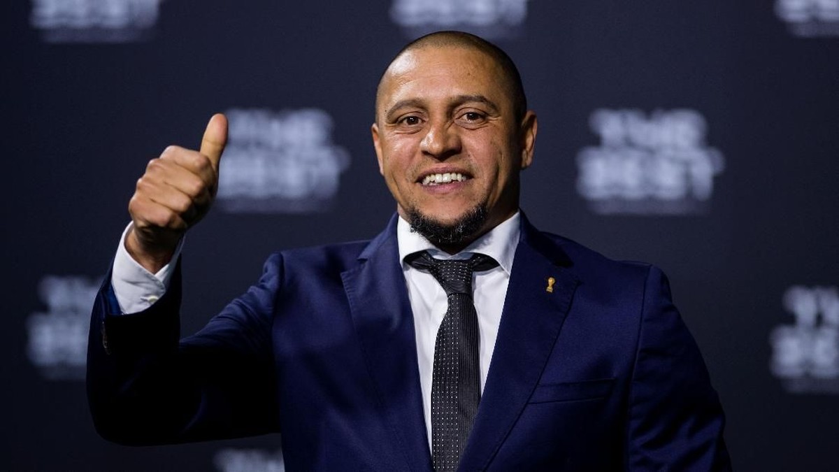 Legenda Real Madrid Roberto Carlos operasi jantung. (Foto: Philip Schmidli/Getty Images)