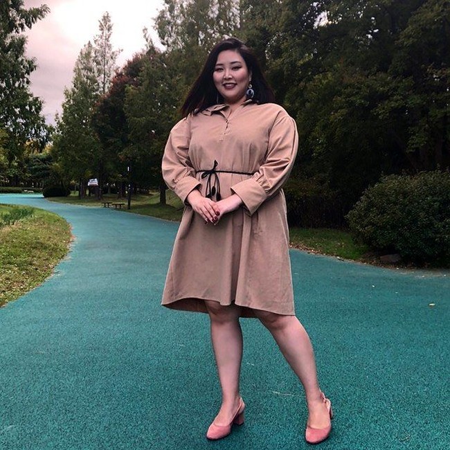 Orang Korea Selatan dikenal sangat kasar tentang berat badan. Orang-orang sering menatapku secara aneh. Itu hanya tentang menjadi kurus. Bahkan tidak hanya gadis muda atau pria muda. tapi pria dan wanita paruh baya, orang tua, nenek dan kakek, mereka semua memperhatikan lingkar pinggang mereka, terang Taylor. Foto: Instagram @beyoutiful_taylort