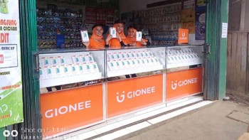 Gionee memiliki store di berbagai wilayah di Indonesia diantaranya Jakarta, Bogor, Bandung hingga Surabaya. Sayang, ekspansi ini harus berhenti. Keterlibatan judi yang dilakukan sang CEO Liu Lirong menyebabkan perusahaan ini di ambang kebangkrutan. (Foto: Gionee)