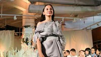 Ia tampil menjadi model di acara tersebut. Pool/Ismail/detikFoto.