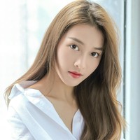  Memiliki tubuh langsing dengan kulit mulus menjadikan Khanh sering didapuk jadi brand ambassador produk kosmetik. Foto: Instagram @imkhangan