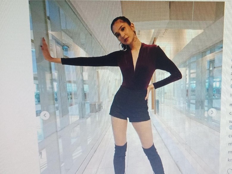 Pakai Baju Model Ini Mikha Tambayong Dipuji Mirip Lisa Blackpink