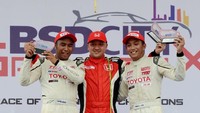 Pentolan Honda Racing Team ini akhirnya finis di posisi pertama, unggul 3,067 detik atas Haridarma yang menempati posisi kedua. Demas Agil di posisi kedua, dan putra sulung Alvin, Avila Bahar pun mengikut di posisi keempat. Secara keseluruhan hasil Kejuaraan Nasional Balap Mobil kelas Indonesia Touring Car Championship (ITCC) 1600 Max, Alvin mengaku puas, meski ia hanya selisih satu poin dengan Haridarma. Foto: dok. ISSOM