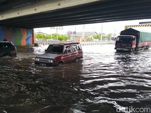 Video: Kemacetan Akibat Banjir di Pantura Semarang-Demak