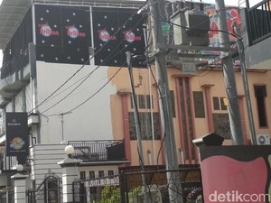 Selain 2 Penari Striptis, Ikut Diamankan Pula 20 LC