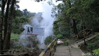 Kawah Hujan ada di kawasan wisata Kawah Kamojang, Kabupaten Bandung. Ternyata turis datang ke sini untuk terapi kesehatan. (Wisma Putra/detikTravel)
