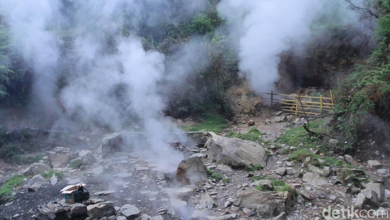 Foto: Kawah Hujan di Bandung (Wisma Putra/detikTravel) Foto: Kawah Hujan di Bandung (Wisma Putra/detikTravel)