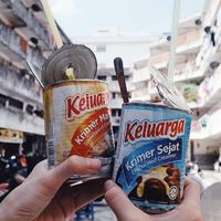 Lagi Hits! Kopi Peng Disajikan di Kaleng Susu Kental Manis