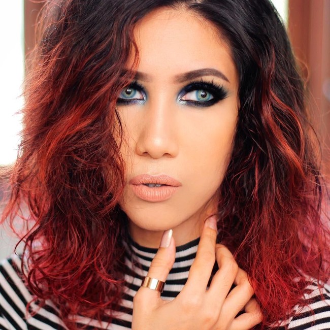 Suhay senang tampil dramatis dengan makeup, namun tidak di kehidupan pribadinya. Saat menikah, dia lebih memilih tampil dengan wajah polos dan hanya pakai celana jeans.  Foto: Instagram (@suhaysalim)