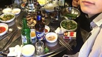 Mencicip BBQ ala Korea bersama teman-temannya. Seru! Foto: Instagram@pyoshick