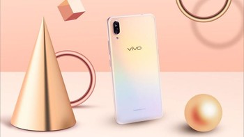 Bagian belakangnya seperti tampilan gradasi permukaan mutiara. Foto: Vivo