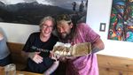 Begini Gaya Keren Jason Momoa, si Aquaman yang Gemar Makan Poke