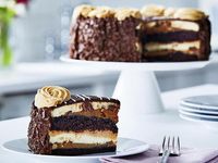 Rayakan Ulang Tahun ke 40, Toko Ini Bagikan 40.000 Cheesecake Gratis