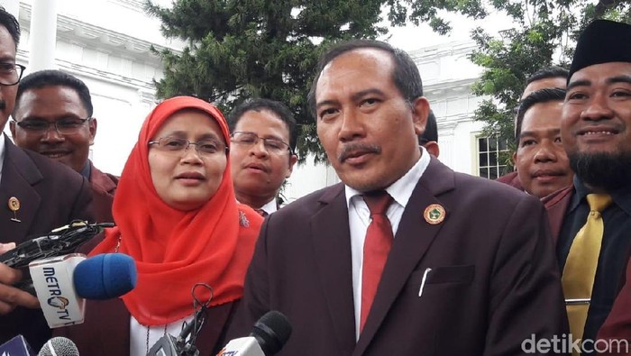 Bertemu Jokowi, Persatuan Perawat Minta Kejelasan Status PNS