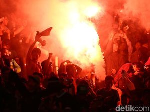 Perayaan Juara Suporter PSS Bikin Pakansari Merah Membara