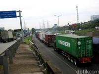 Balada Protes Sopir Truk dan Mahalnya Tol Trans Jawa
