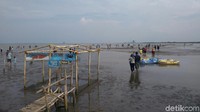 Pemandangan yang menarik saat sore hari, menjadi salah satu alasan untuk berkunjung ke Pantai Kejawanan. ‎(Sudirman Wamad/detikTravel)
