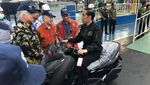 Saat Jokowi Duduk di Atas Yamaha Xmax