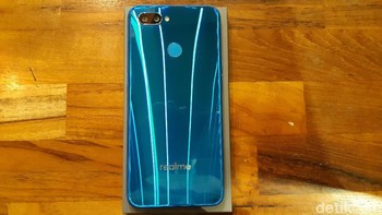 Realme U1 menggunakan dua kamera belakang, masing-masing berukuran 13MP dan 2MP. Foto: Virgina Maulita Putri