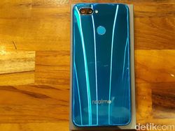 Unboxing Realme U1, Ponsel Buat Generasi Selfie