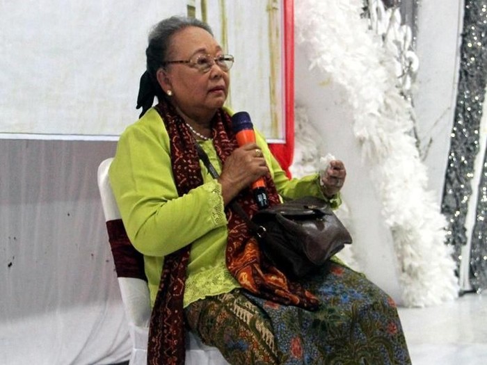 Galeri Foto Ulang Tahun Nh Dini ke80