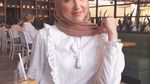 Gaya Ngeteh dan Sarapan Mewah Leena Asad, Hijaber Cantik dari AS
