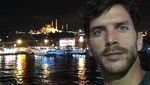 Foto: Oliver Baggerman, Model Ganteng Spanyol yang Suka Selfie di Pantai
