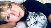 Taylor beberapa kali menyebut bahwa kucing miliknya itu sebagai bayinya. Dok. Instagram/taylorswift